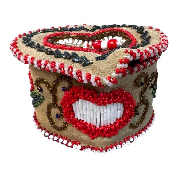 Handcrafted Heart Shaped Beaded Native American Iroquois Trinket Box Suede Lined - Picture 1 of 10